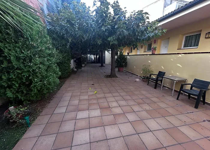 La Rosaleda Hotel *